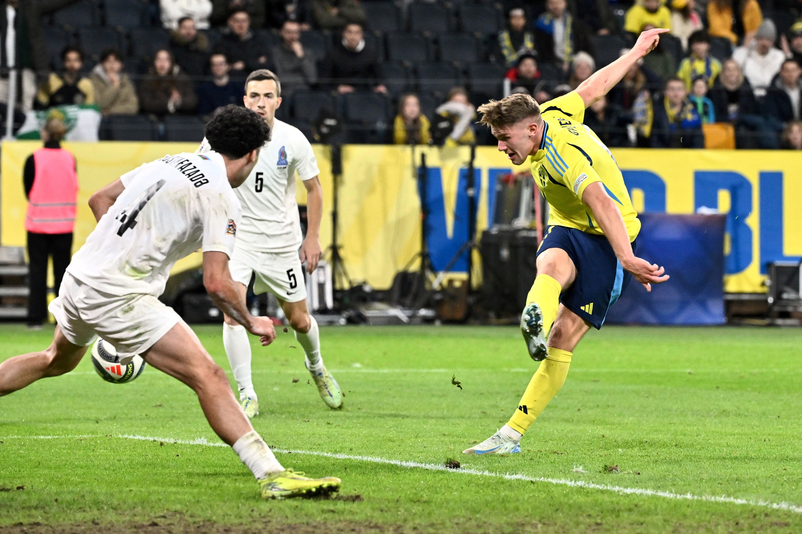 Poker Trong Bóng Đá Là Gì - Nghệ Thuật Đánh Lừa Đối Thủ Trên Sân Cỏ Poker Trong Bóng Đá Là Gì - Nghệ Thuật Đánh Lừa Đối Thủ Trên Sân Cỏ